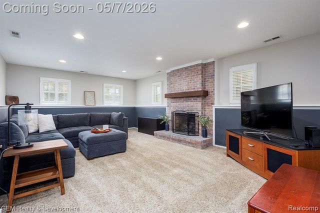 19537 Pollyanna Drive, Livonia, MI 48152