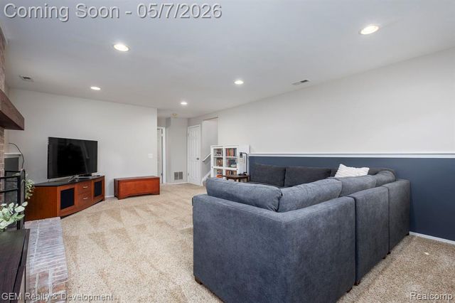 19537 Pollyanna Drive, Livonia, MI 48152