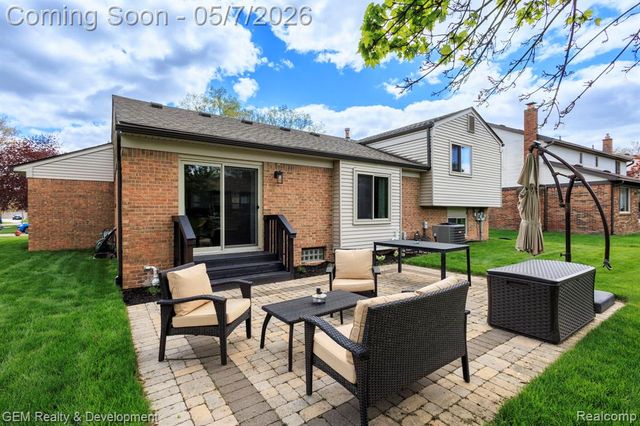 19537 Pollyanna Drive, Livonia, MI 48152