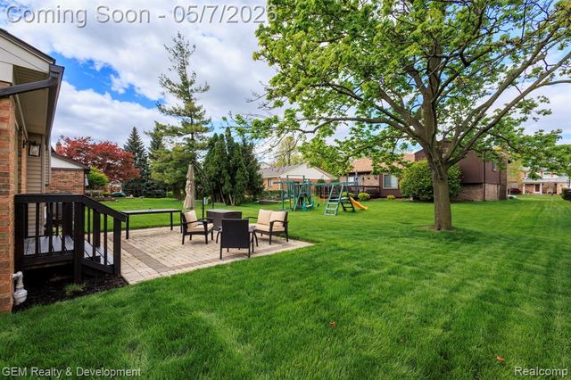 19537 Pollyanna Drive, Livonia, MI 48152