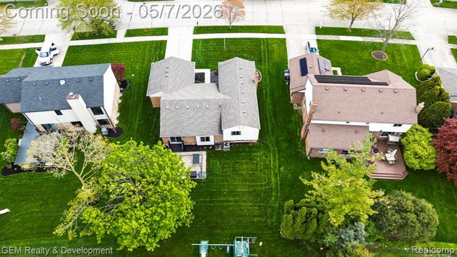19537 Pollyanna Drive, Livonia, MI 48152