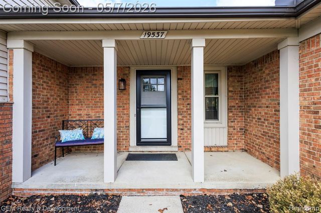 19537 Pollyanna Drive, Livonia, MI 48152