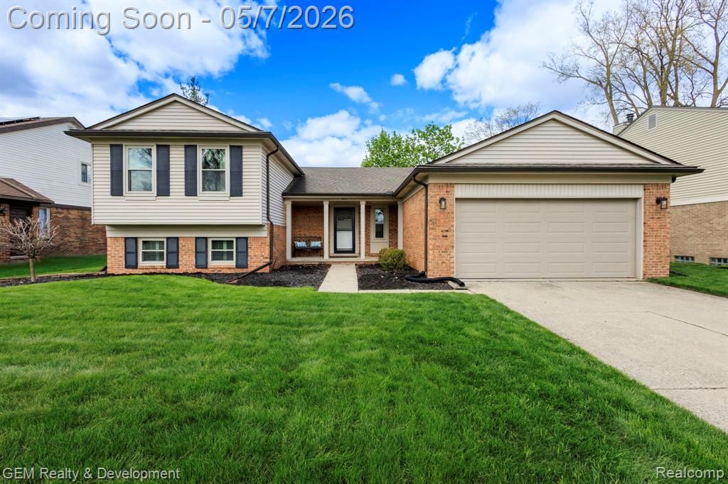 19537 Pollyanna Drive, Livonia, MI 48152