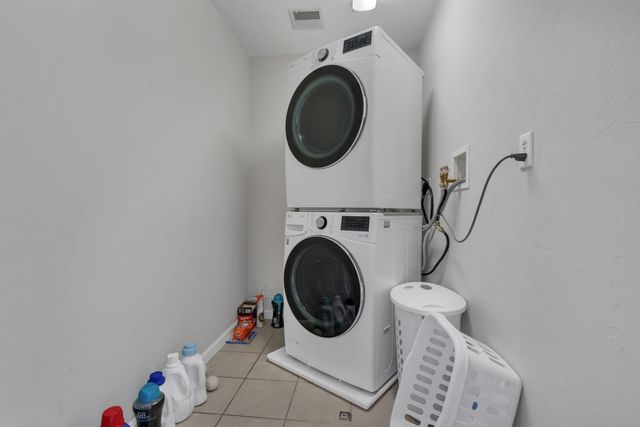 30 Water St 6, Attleboro, MA 02703