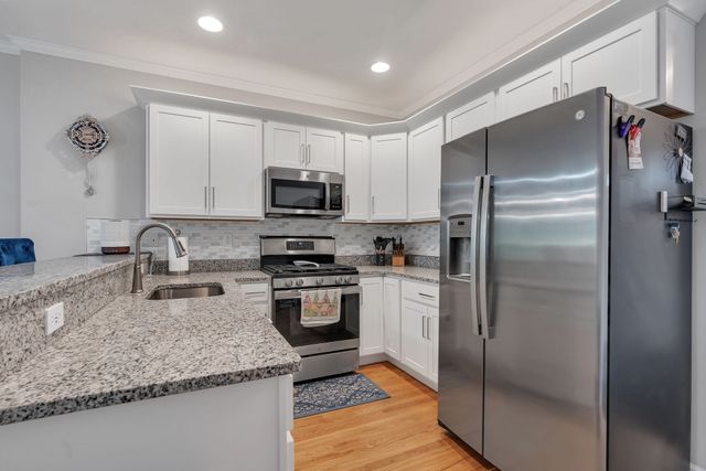 30 Water St 6, Attleboro, MA 02703