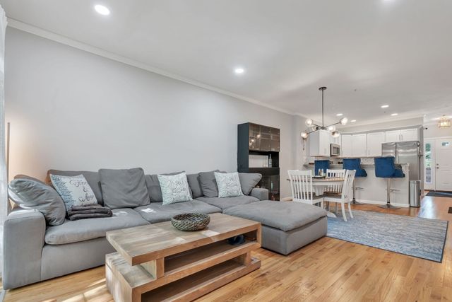 30 Water St 6, Attleboro, MA 02703