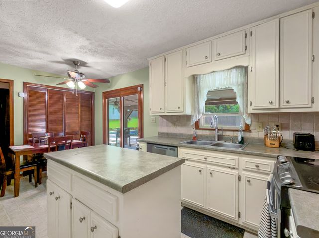 1985 Lullwater Circle, Jonesboro, GA 30236