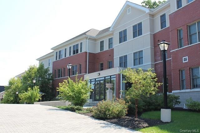 77 QUAKER Avenue 111, Cornwall, NY 12518