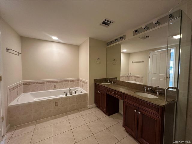 77 QUAKER Avenue 111, Cornwall, NY 12518