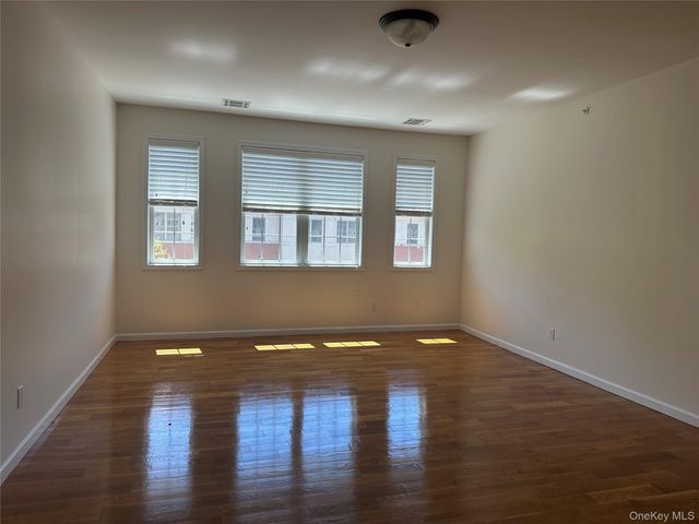 77 QUAKER Avenue 111, Cornwall, NY 12518