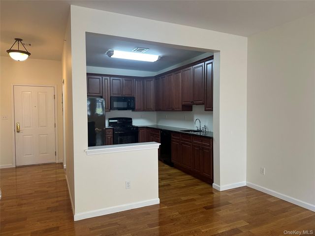 77 QUAKER Avenue 111, Cornwall, NY 12518