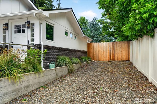 1420 S 359th Street, Federal Way, WA 98003