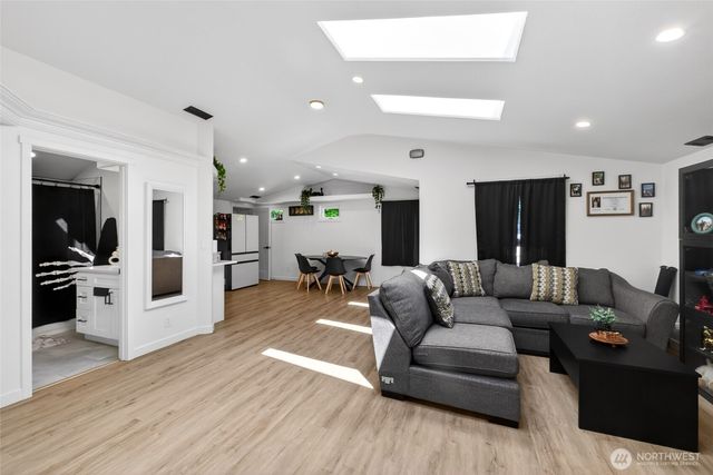 1420 S 359th Street, Federal Way, WA 98003