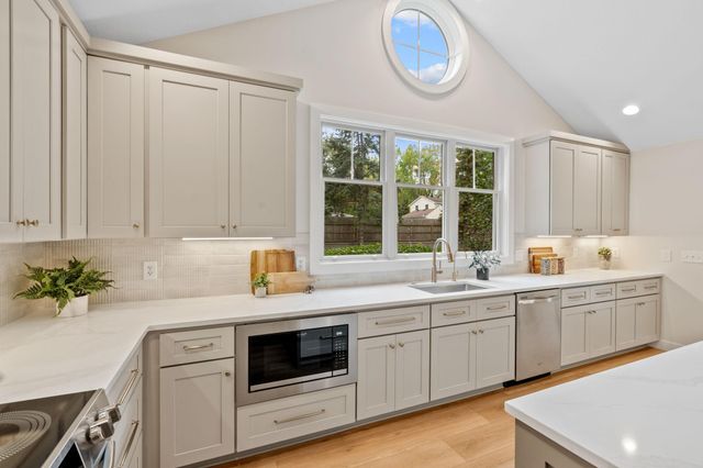 7801 W 86th Street, Bloomington, MN 55438