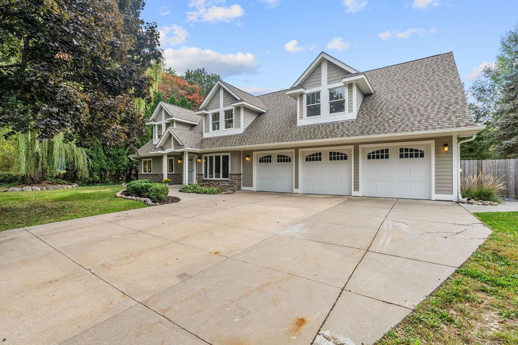 7801 W 86th Street, Bloomington, MN 55438
