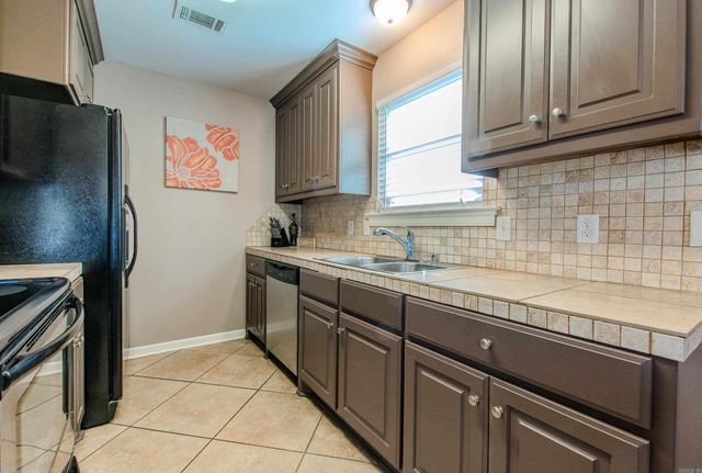 12 Pinedale Cir, Mabelvale, AR 72103