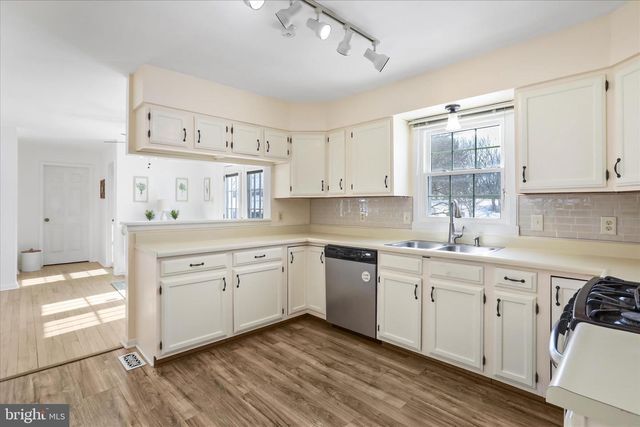 30 GREEN VALLEY DR, Charles Town, WV 25414