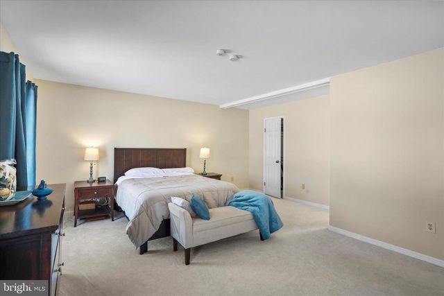 30 GREEN VALLEY DR, Charles Town, WV 25414