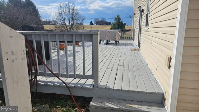 30 GREEN VALLEY DR, Charles Town, WV 25414