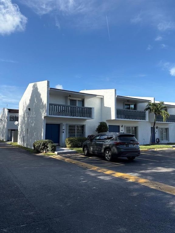 17180 SW 94th Avenue 701, Palmetto Bay, FL 33157