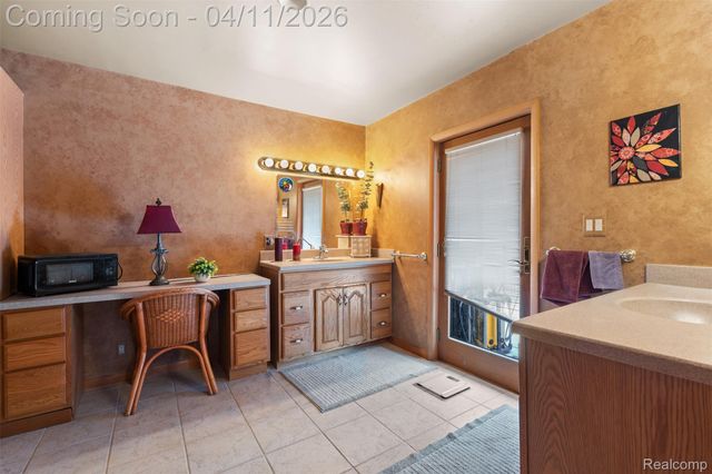 9130 Bayfield Lane, Green Oak Township, MI 48116