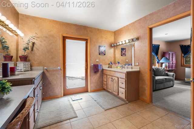 9130 Bayfield Lane, Green Oak Township, MI 48116