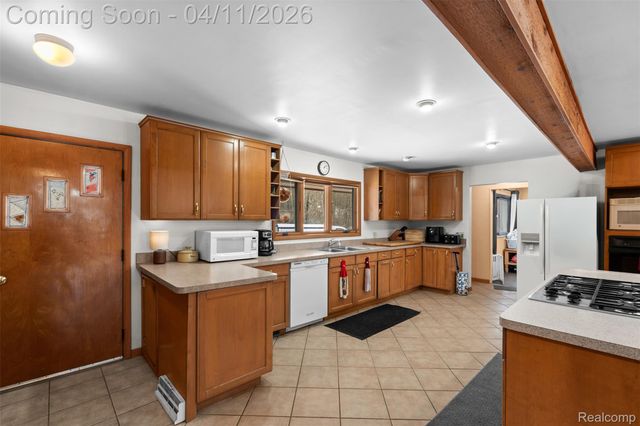 9130 Bayfield Lane, Green Oak Township, MI 48116