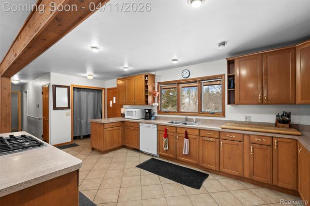 9130 Bayfield Lane, Green Oak Township, MI 48116