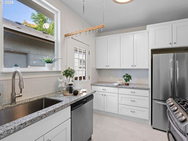 2927 Se MORRISON St, Portland, OR 97214