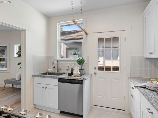 2927 Se MORRISON St, Portland, OR 97214