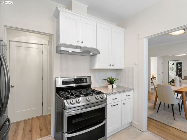 2927 Se MORRISON St, Portland, OR 97214