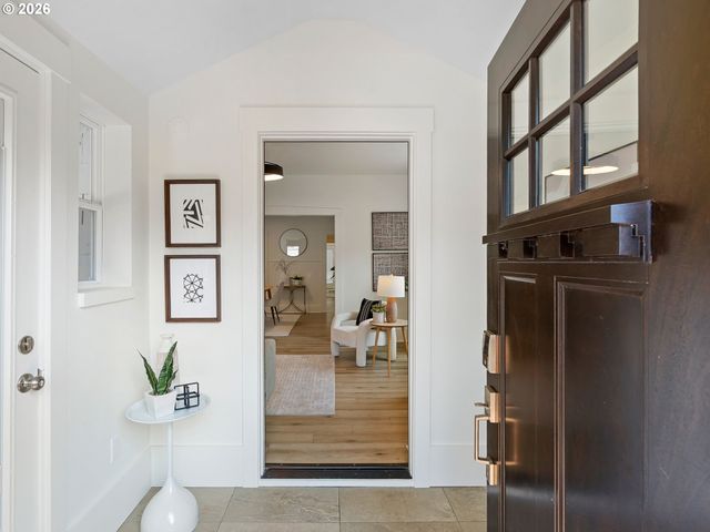 2927 Se MORRISON St, Portland, OR 97214