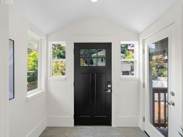 2927 Se MORRISON St, Portland, OR 97214