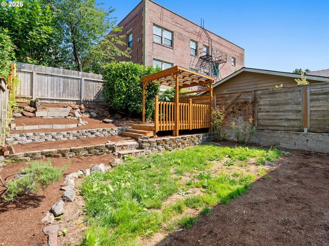 2927 Se MORRISON St, Portland, OR 97214