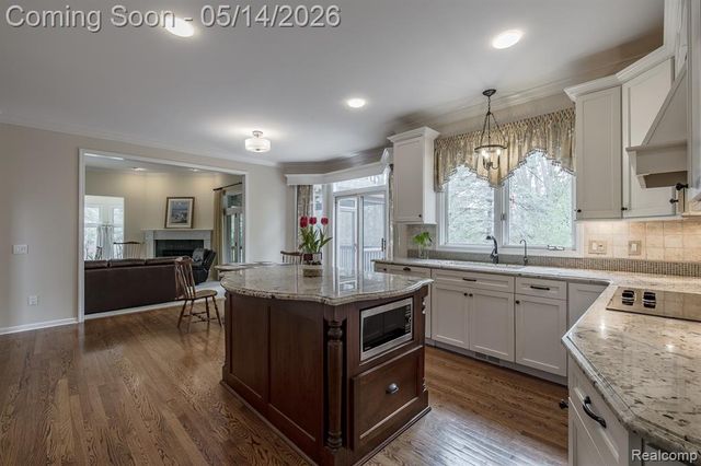 1818 Westridge Drive, Rochester, MI 48306