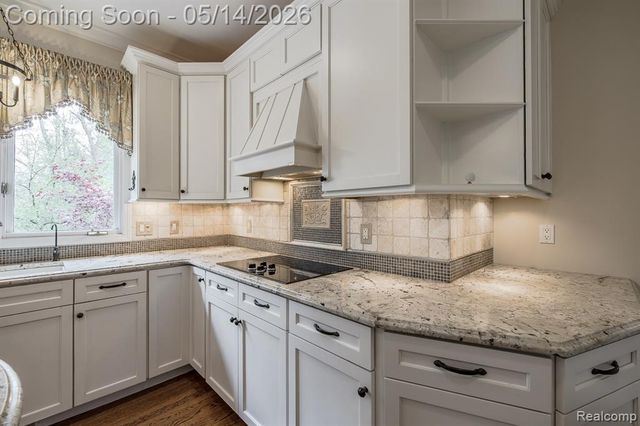 1818 Westridge Drive, Rochester, MI 48306