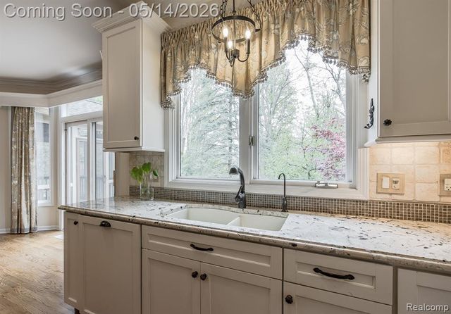 1818 Westridge Drive, Rochester, MI 48306