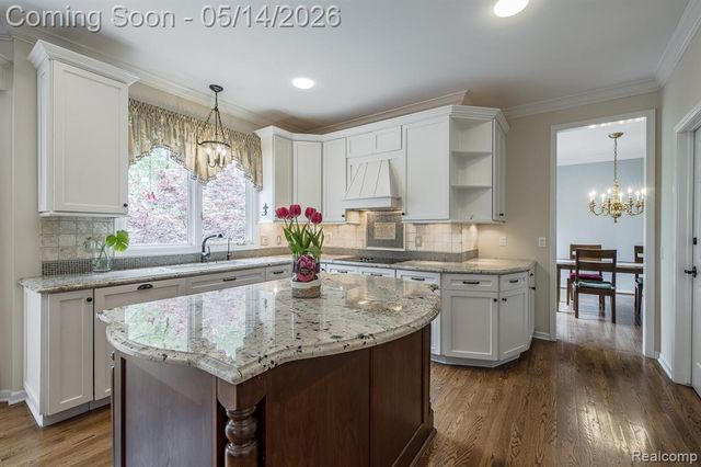 1818 Westridge Drive, Rochester, MI 48306