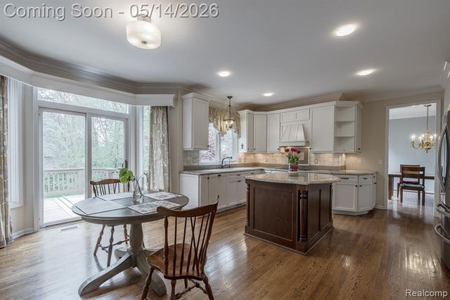 1818 Westridge Drive, Rochester, MI 48306