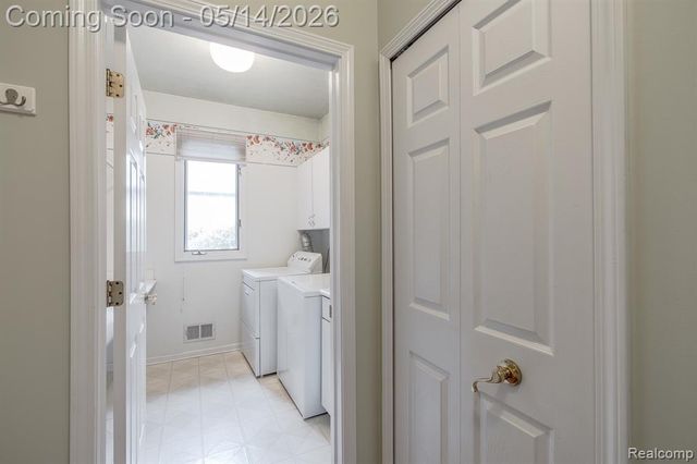 1818 Westridge Drive, Rochester, MI 48306