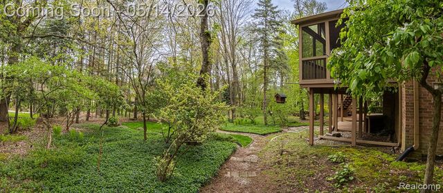 1818 Westridge Drive, Rochester, MI 48306