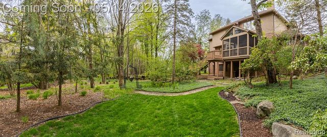 1818 Westridge Drive, Rochester, MI 48306