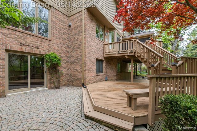 1818 Westridge Drive, Rochester, MI 48306