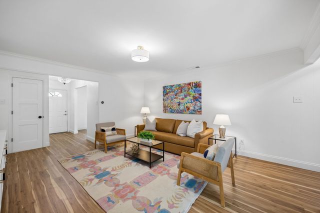 9647 Vinewood Drive, Dallas, TX 75228