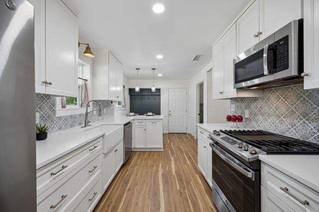9647 Vinewood Drive, Dallas, TX 75228
