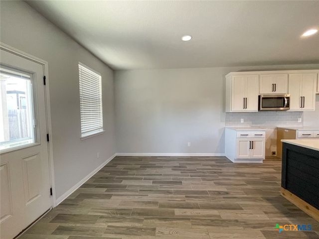 108 Old Stagecoach Road, Jarrell, TX 76537