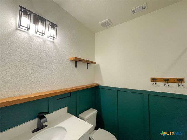 108 Old Stagecoach Road, Jarrell, TX 76537