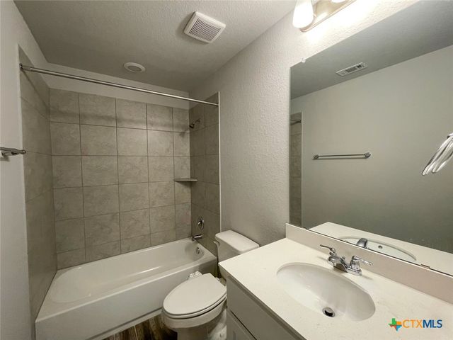 108 Old Stagecoach Road, Jarrell, TX 76537