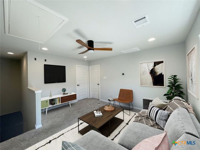 108 Old Stagecoach Road, Jarrell, TX 76537