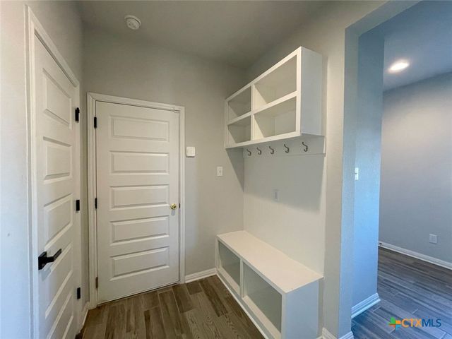 108 Old Stagecoach Road, Jarrell, TX 76537